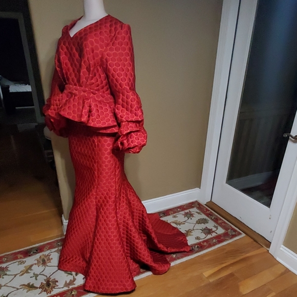 Gorgeous Red 2 piece Skirt & blouse - Picture 8 of 11